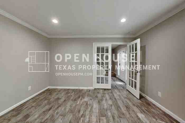 3515 Timothy Ln - Photo 5 of 25