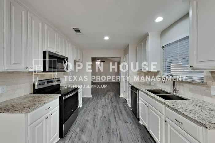 6405 Longmont Trail - Photo 7 of 22