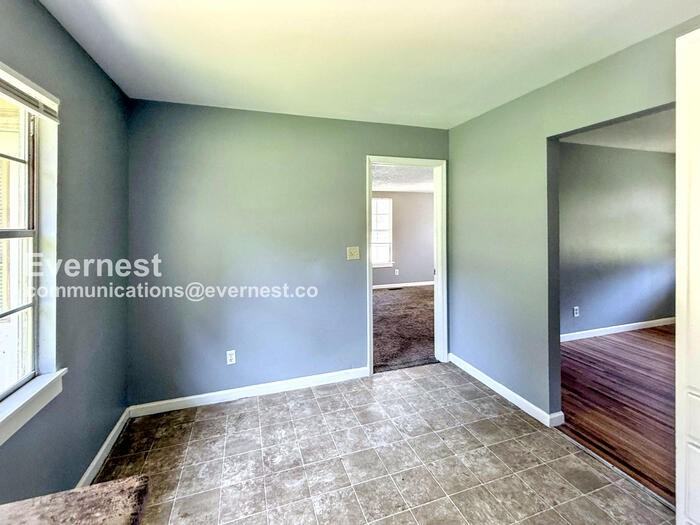 2907 Lakeside Dr - Photo 4 of 28