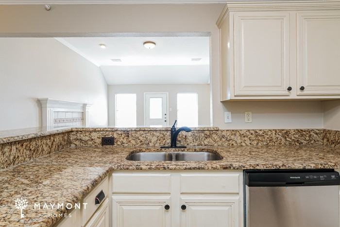 3000 Huntington Ct - Photo 5 of 12