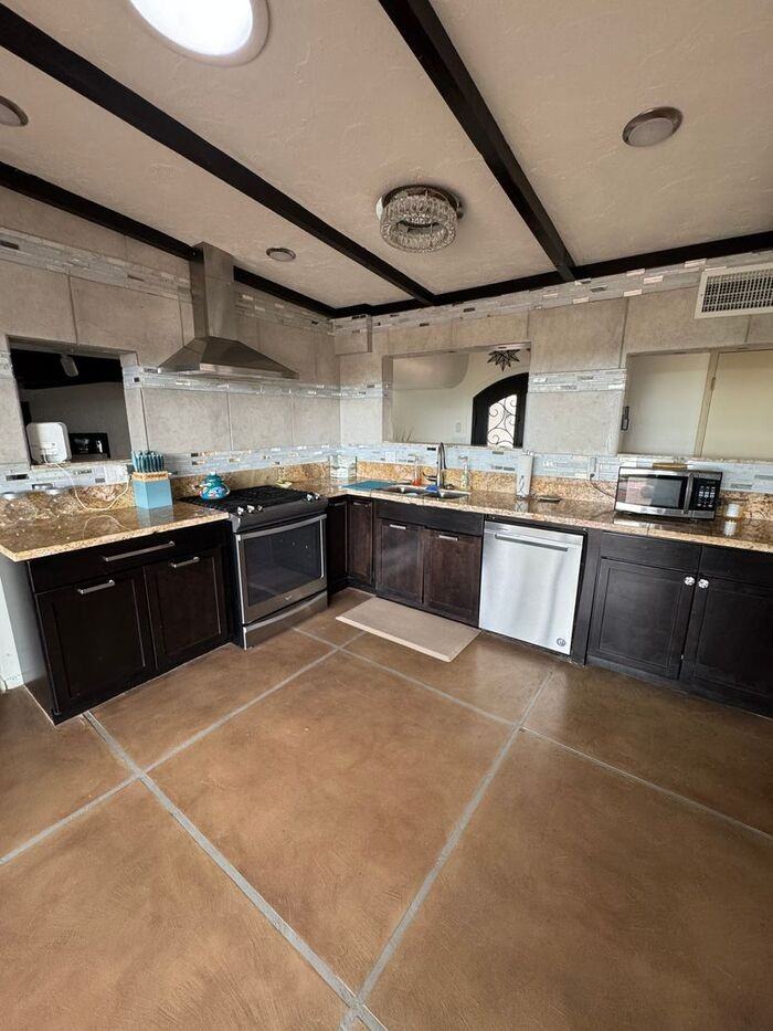 4030 E Camino De La Bajada - Photo 5 of 33