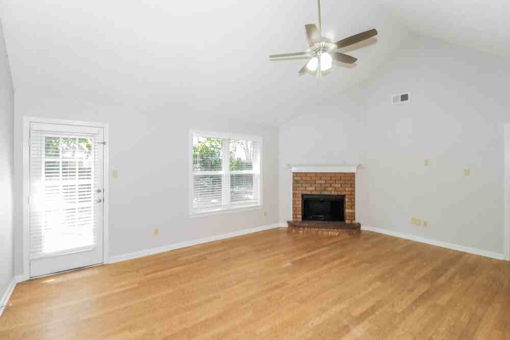 7439 Overcreek Ln - Photo 4 of 16