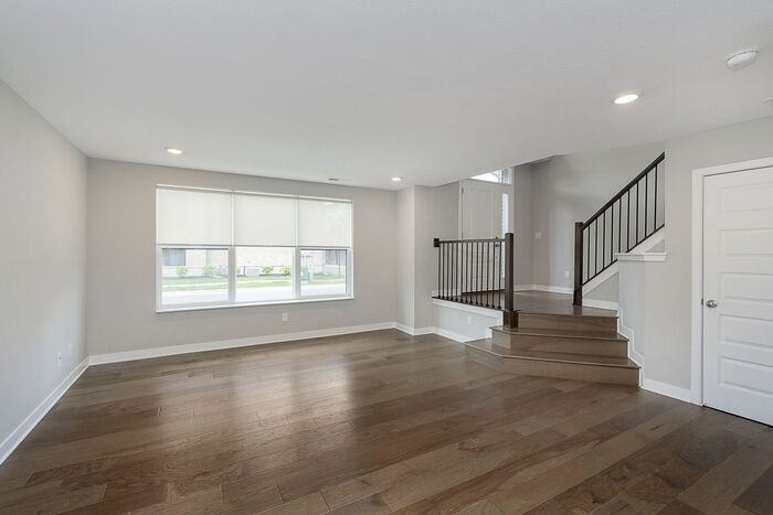 639 Golborne St - Photo 2 of 28