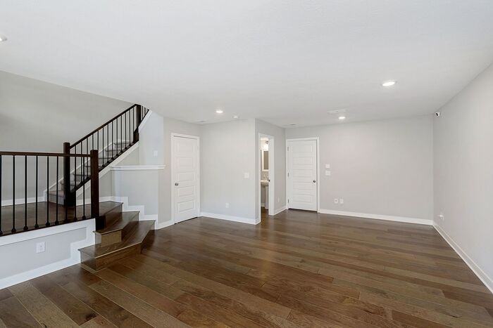 639 Golborne St - Photo 3 of 28