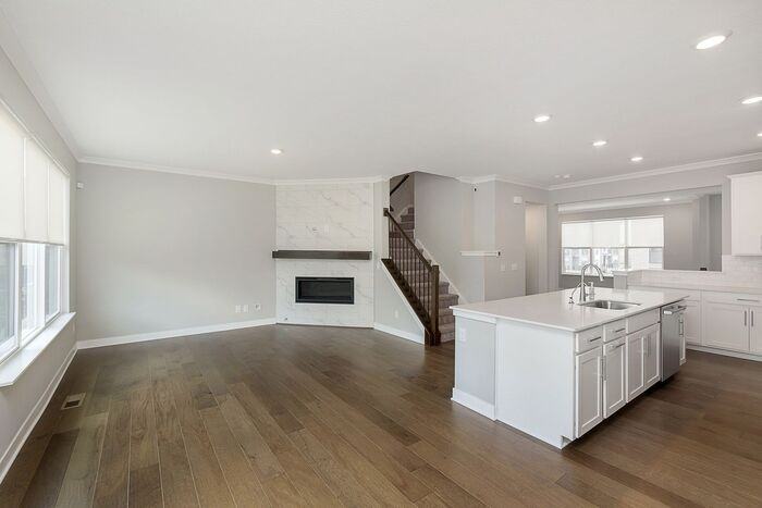 639 Golborne St - Photo 6 of 28