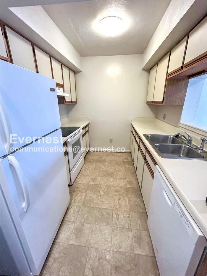 3837 Staffordshire Ln - Photo 3 of 16