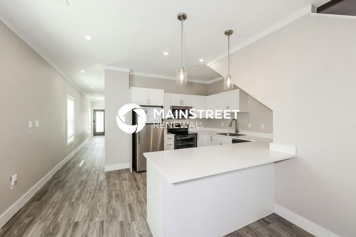 1244 Lonsdale Ave - Photo 7 of 19