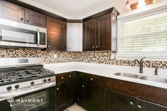 8 Silverwood Dr - Photo 7 of 14