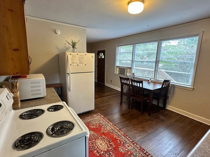 1840 Wheat St - Photo 2 of 10