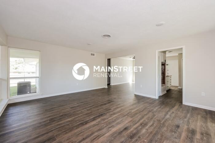 3209 Millmar Drive - Photo 5 of 17