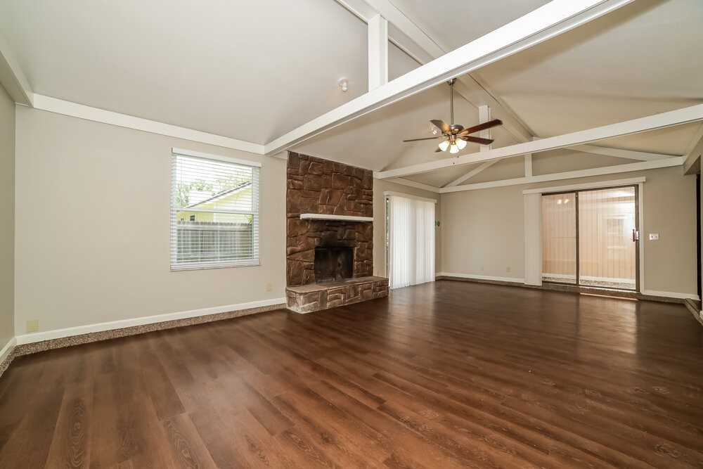 10533 Docksider Drive East - Photo 3 of 16