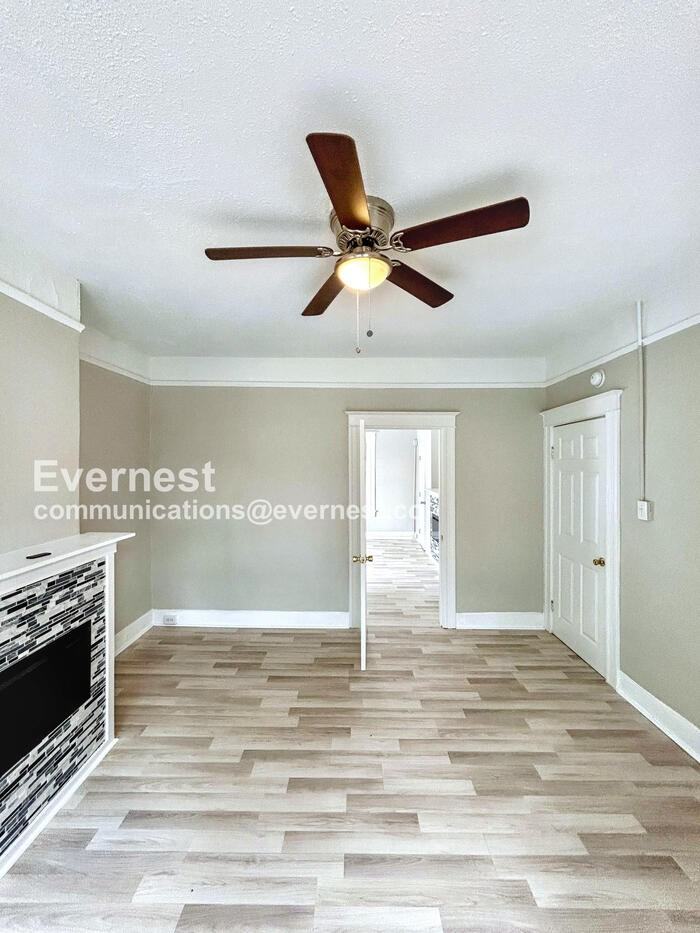 1434 Rogers St - Photo 5 of 19