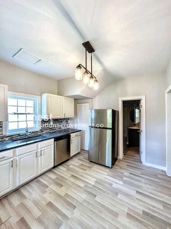 1434 Rogers St - Photo 7 of 19