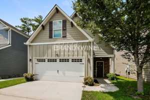 featured image of 18 E Newnan Rd