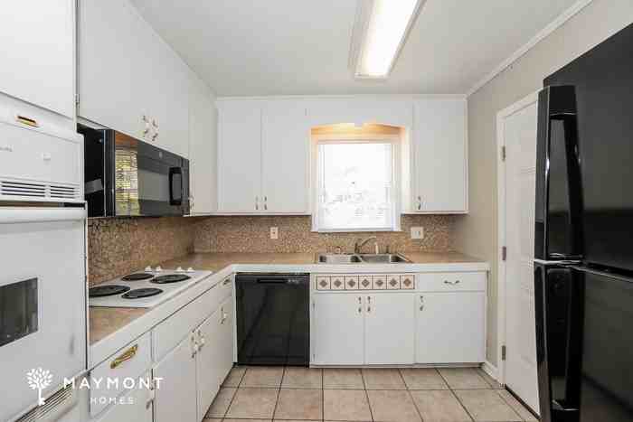 108 Henrietta Dr - Photo 6 of 11