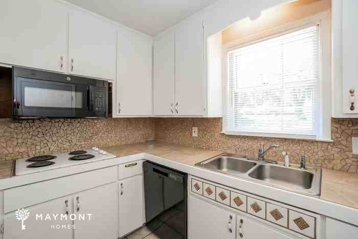 108 Henrietta Dr - Photo 7 of 11