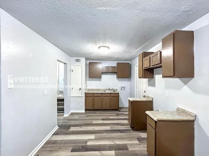 4620 Sunnybrook St - Photo 3 of 20
