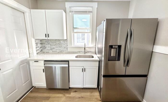 1440 Hamlet St - Photo 3 of 20