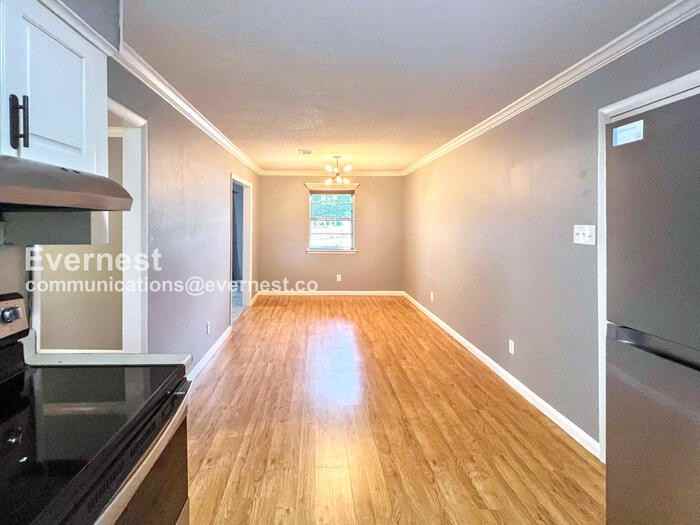 903 Bristol Dr - Photo 5 of 18