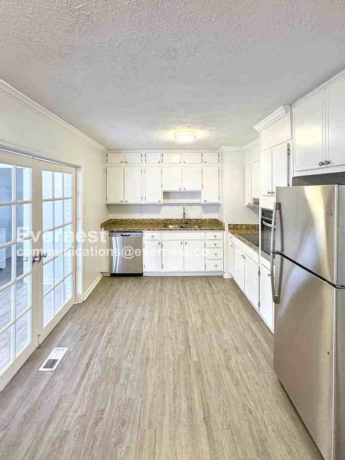 3963 Bouldercrest Rd - Photo 3 of 26