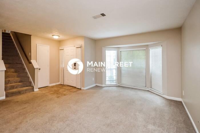 2050 Downs Pl - Photo 2 of 17