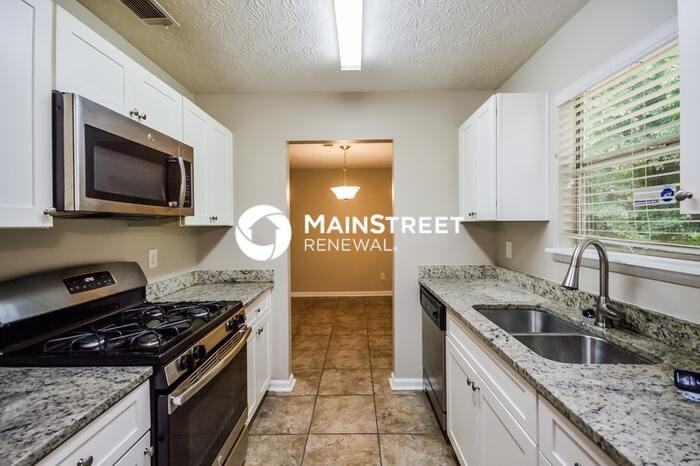 2050 Downs Pl - Photo 4 of 17