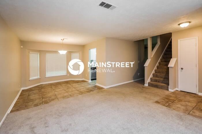 2050 Downs Pl - Photo 5 of 17