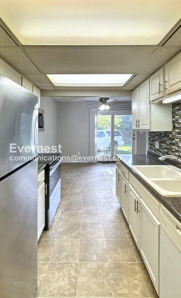 2143 Wadsworth Drive - Photo 4 of 26