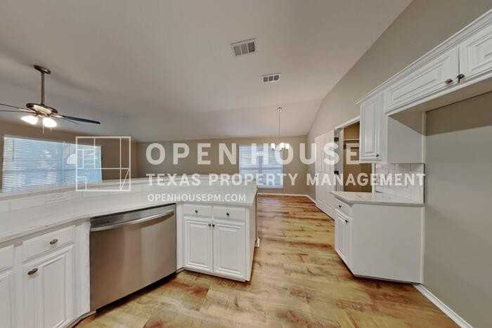 525 Reagan Dillan Drive - Photo 6 of 20