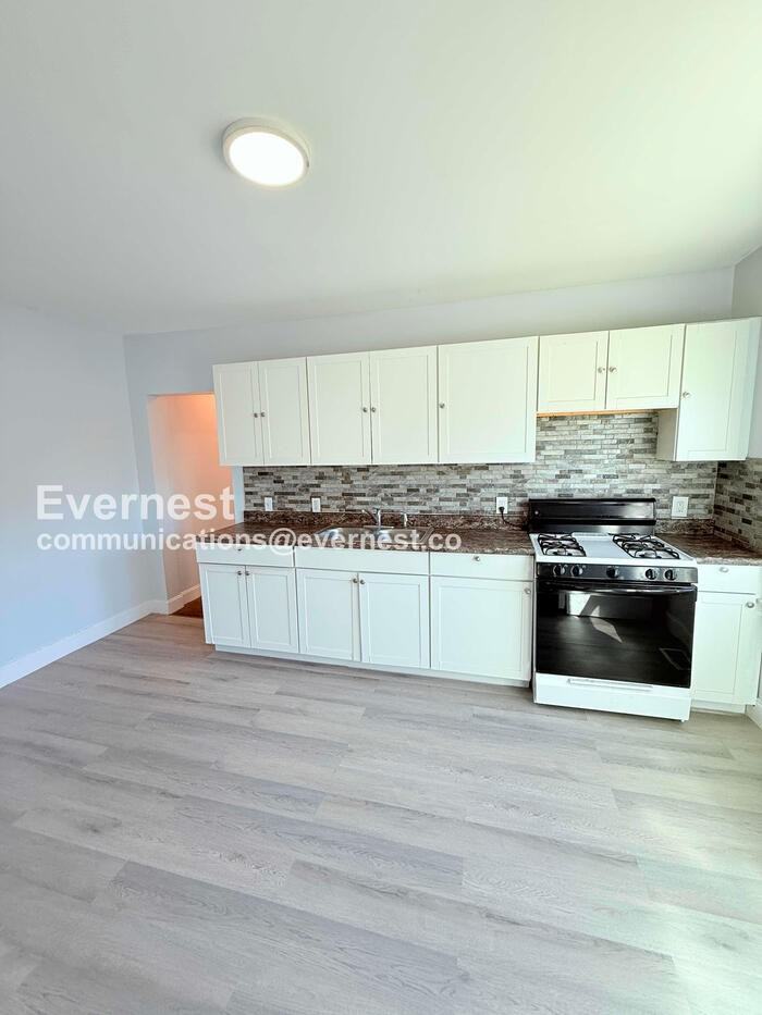 2484 Woodmere Street - Photo 3 of 28