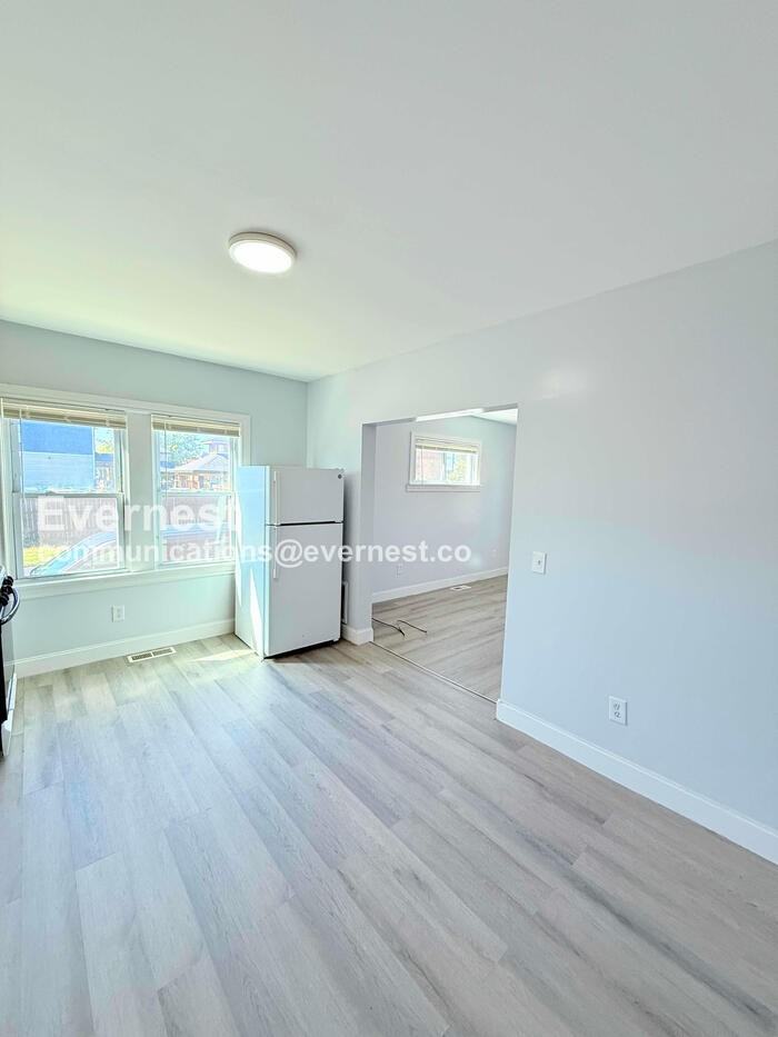 2484 Woodmere Street - Photo 4 of 28