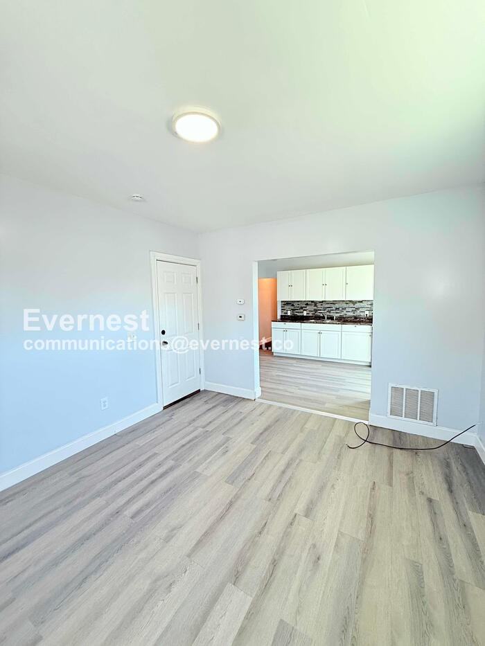 2484 Woodmere Street - Photo 6 of 28