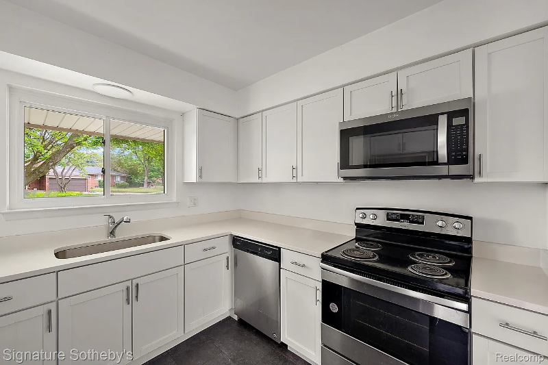 3626 Hillside Drive - Photo 5 of 15