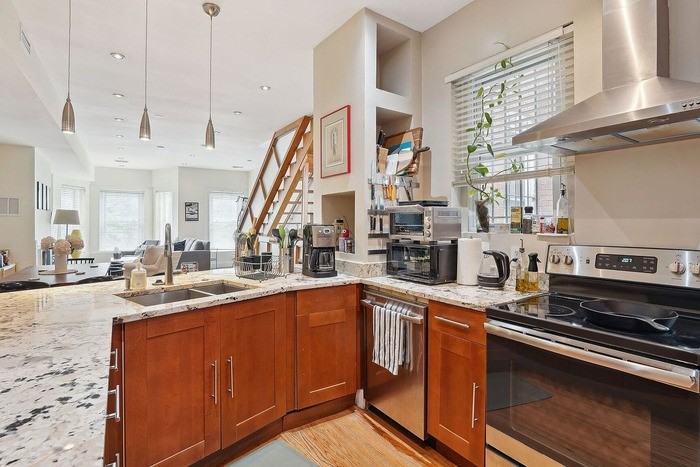 1331 Fairmont St Nw #B - Photo 6 of 33