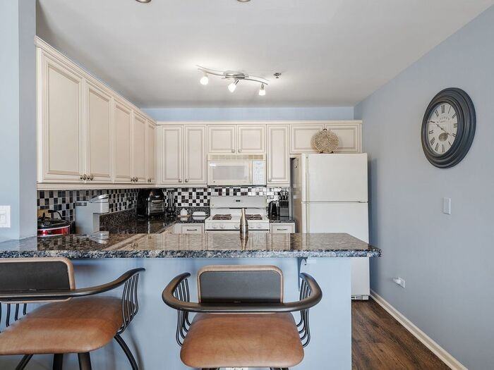 400 Village Cir #204 - Photo 7 of 21