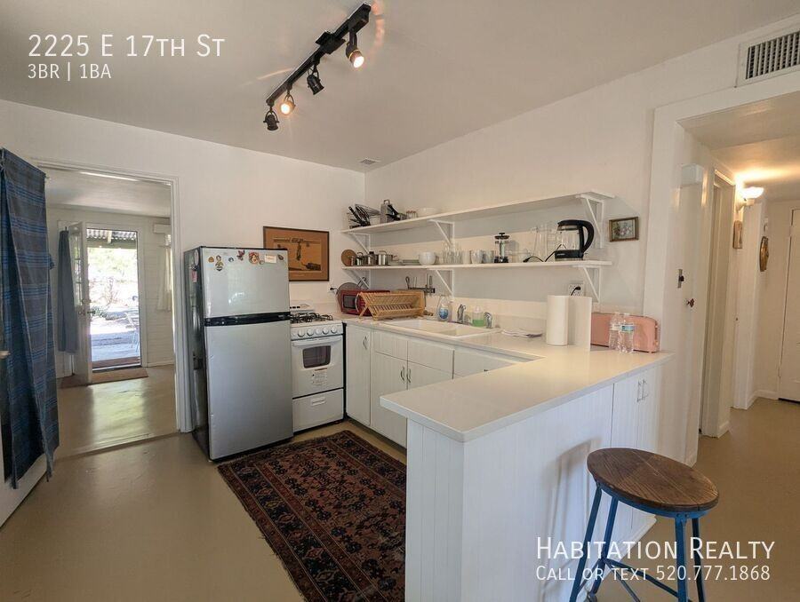 2225 E 17th St - Photo 4 of 23