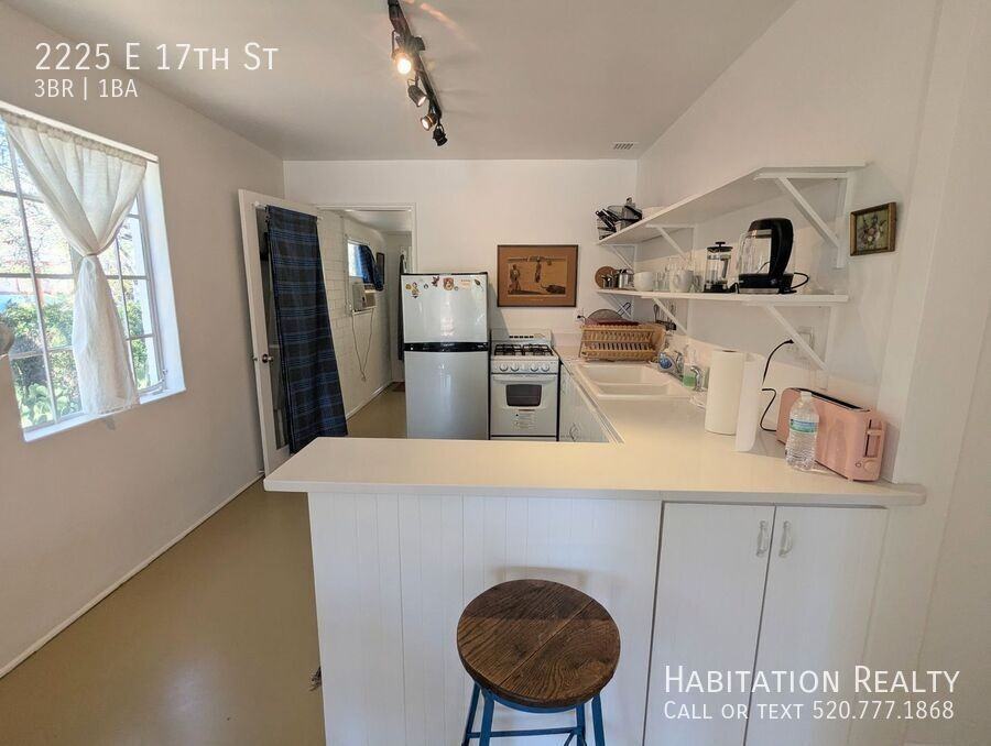 2225 E 17th St - Photo 5 of 23