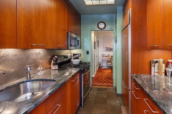 150 E 69th St #6D - Photo 4 of 18