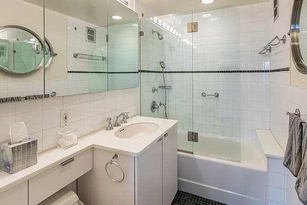 150 E 69th St #6D - Photo 6 of 18