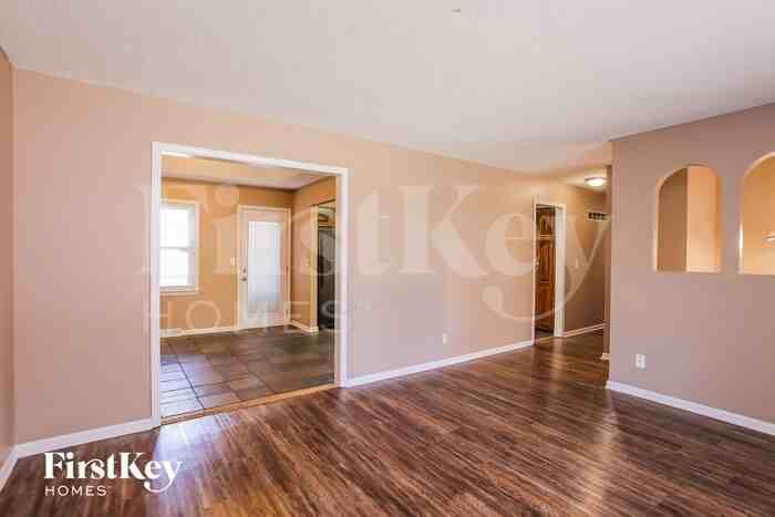 3720 N Antioch Rd - Photo 3 of 15