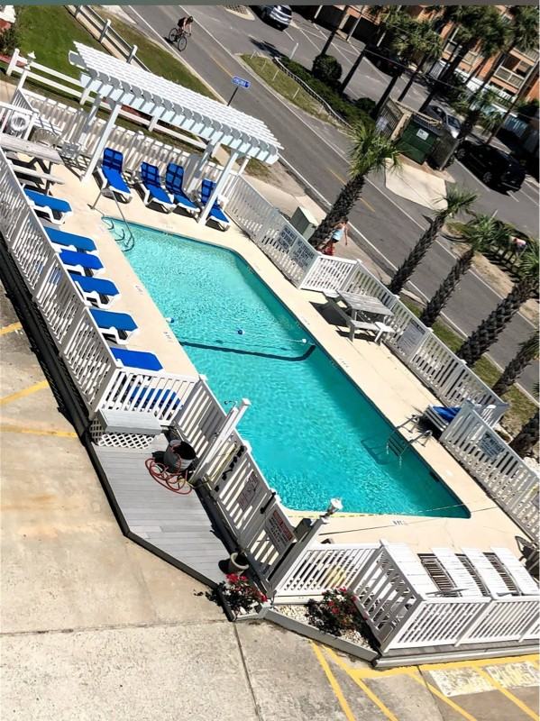 627 N Waccamaw Dr - Photo 2 of 10