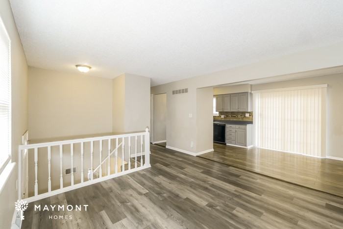 313 Northeast Lakeview Drive - Photo 5 of 13