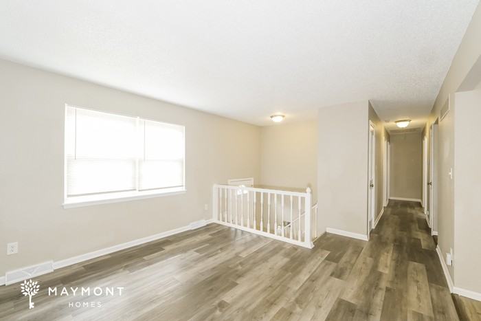 313 Northeast Lakeview Drive - Photo 6 of 13