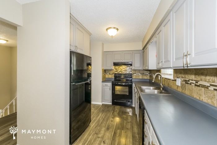 313 Northeast Lakeview Drive - Photo 7 of 13