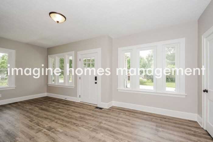 8460 Saint Clair Ave - Photo 6 of 18