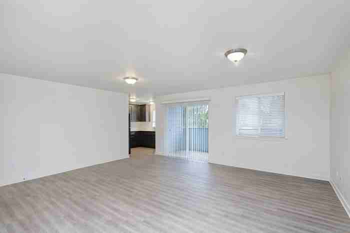 108 N Trade St #106 - Photo 6 of 15