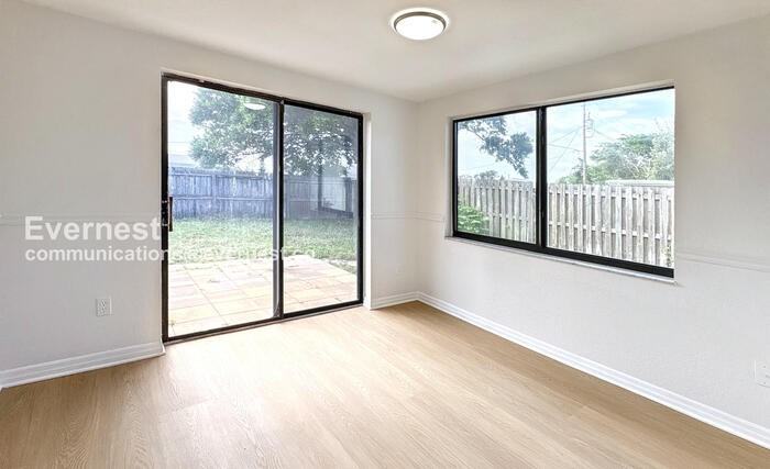 1535 Toledo Street - Photo 5 of 25