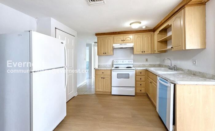 1535 Toledo Street - Photo 6 of 25