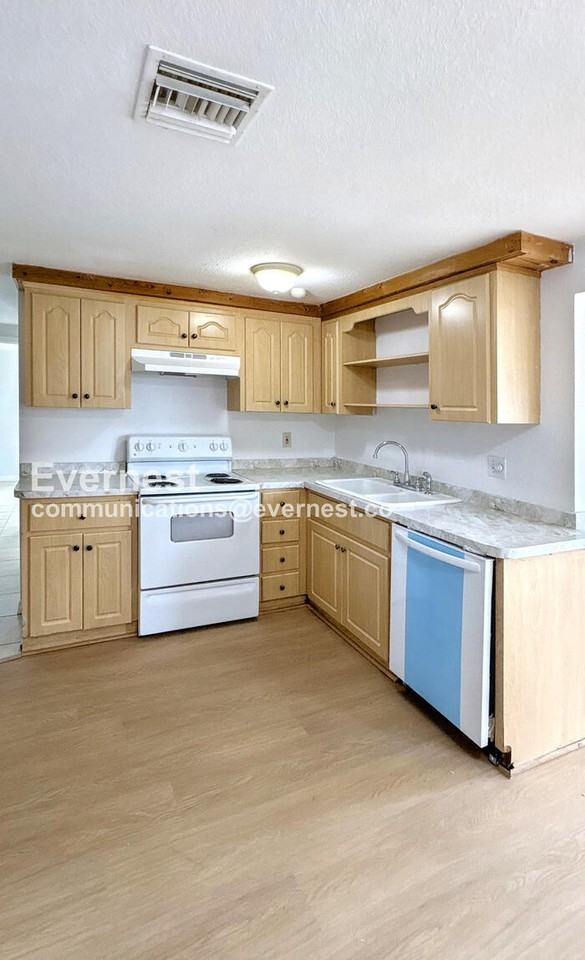 1535 Toledo Street - Photo 7 of 25