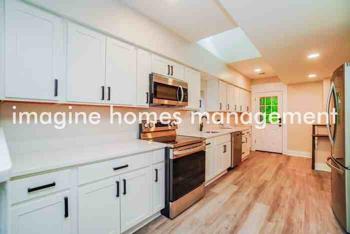 575 South Braddock Avenue #2 - Photo 7 of 19